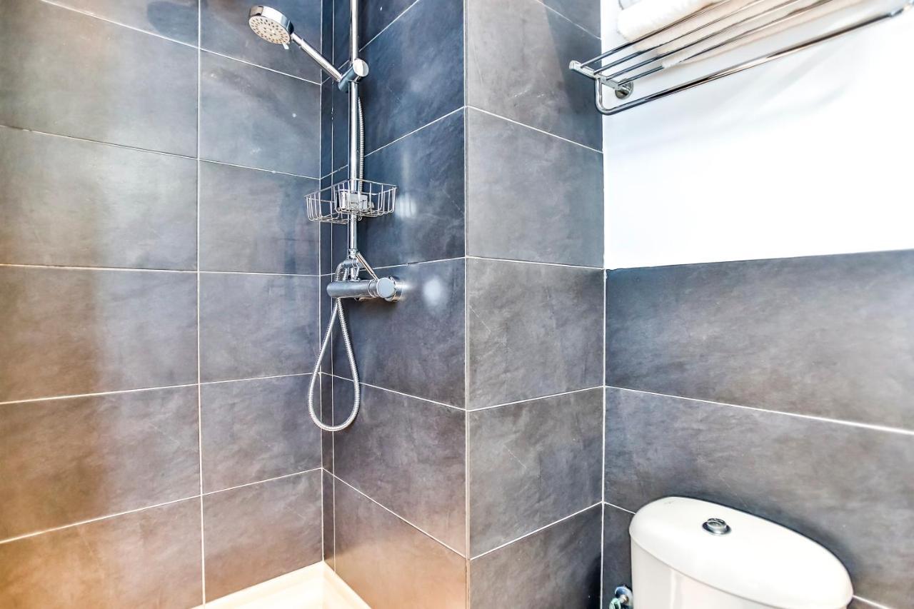 Ghat Apartments Montroig Сиджес Экстерьер фото
